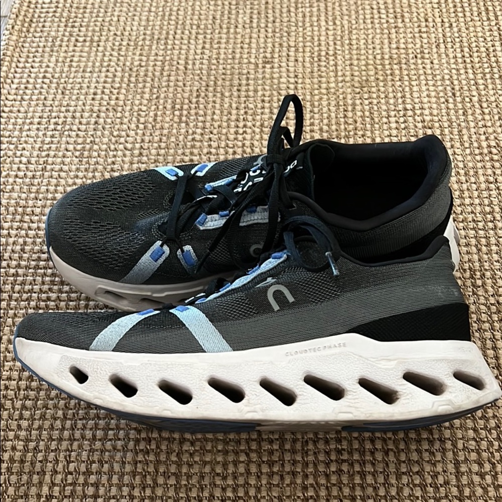 On Running Cloud Eclipse Black and White Athletic Shoe. Mens Size 10.5 EU 44.5
